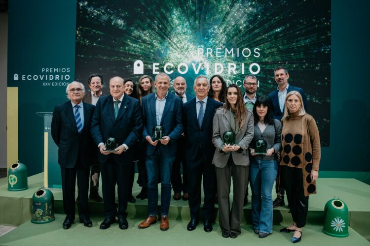 Foto de familia de los Premios Ecovidrio en su XV edición.