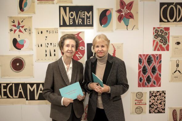 Esta fotografía de Eva Lootz con la investigadora Margarita Salas demuestra la estrecha relación de la artista con el CNIO. Foto: CNIO