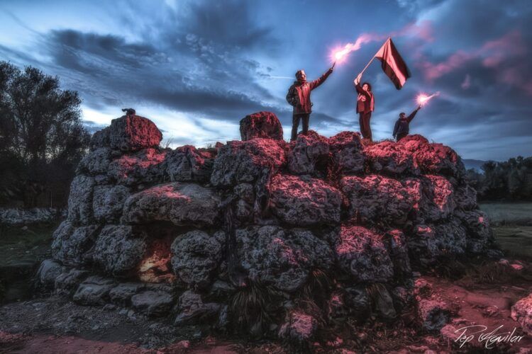 Encendido del Talaioit de Son Fred (Sencelles - Mallorca) por los Derechos Humanos. Foto: Pep Aguilar.