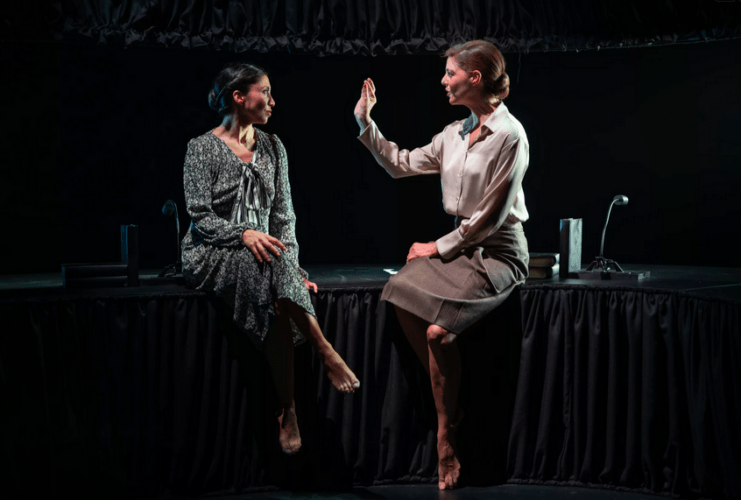 Manuela Velasco y Estela Merlos protagonizan 'El sillón K. Cartas desde el olvido: Carmen Conde y Katherine Mansfield', en el Teatro de la Abadía.