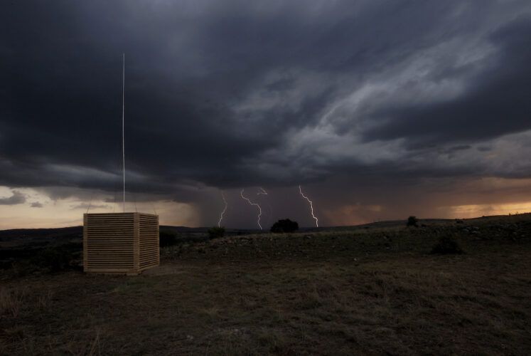 Instalación 'Fulgur Conditum' de Clara Montoya.