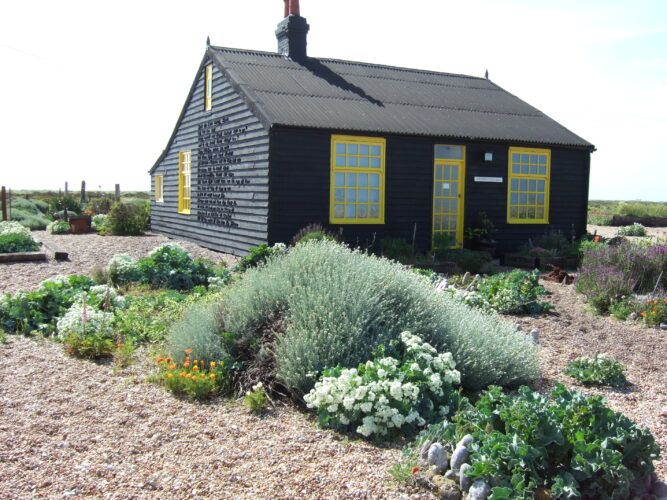 El jardín del cineasta Derek Jarman en su casa de Prospect Cottage.