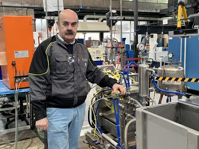 El científico español Félix Antonio López tiene en el Centro Nacional de Investigaciones Metalúrgicas la primera planta piloto de Europa capaz de separar todos los elementos en piezas de motores eléctricos, baterías o dispositivos de aerogeneradores.