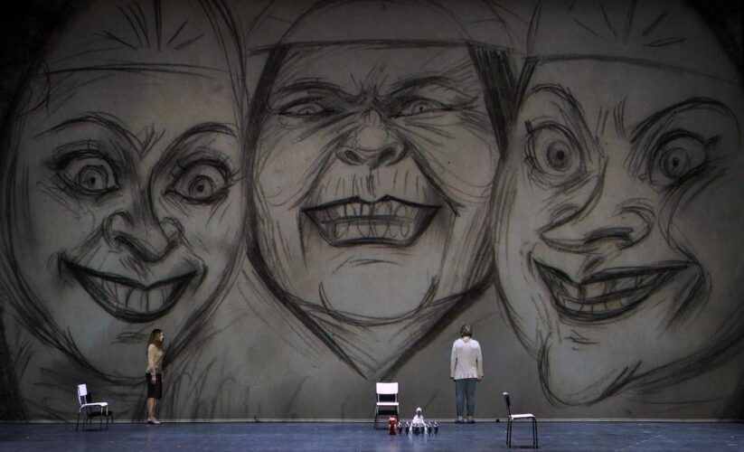 Una escena de El Cuento del Zar Saltán en la versión de Dmitri Tcherniakov en el Teatro Real.