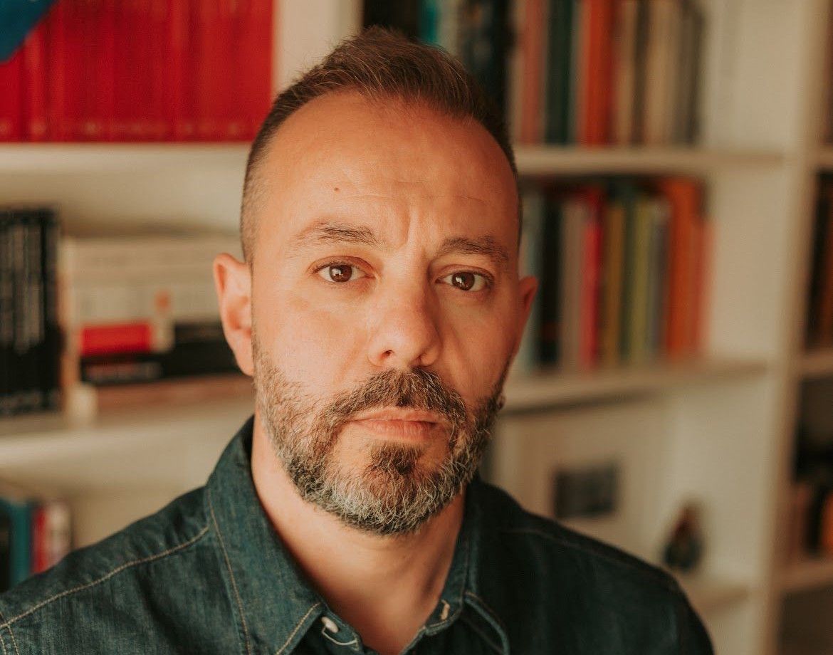 Antonio Maestre: “A los hombres nos crían a menudo como putos sádicos”

Vía @Elasombrario