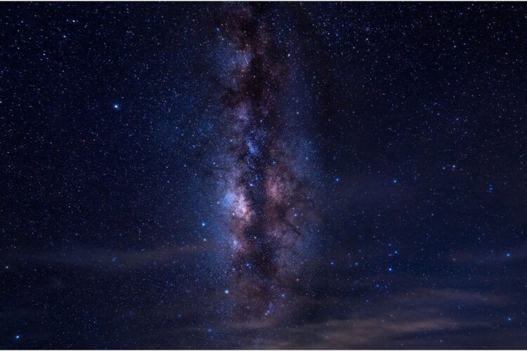 El grueso de creación de estrellas en la Vía Láctea ocurre a unos 40.000 años luz del centro galáctico.