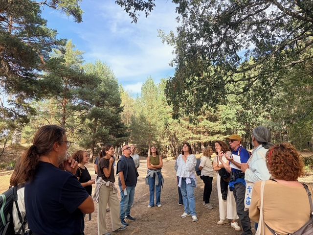 Visita de los participantes en el curso del CENEAM al bosque de Valsaín (Segovia), guiados por José Antonio Quirce. Foto: R. Ruiz