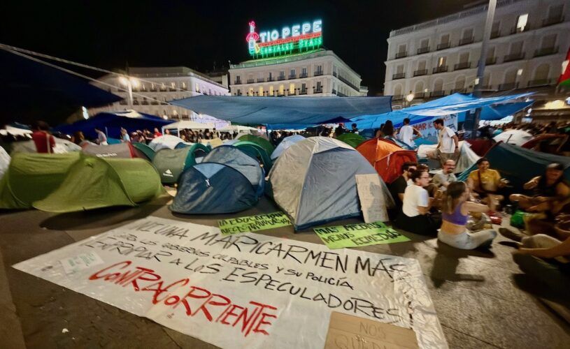 Tiendas de campaña en la Puerta del Sol en el primer día de protestas por el desahucio de Maricarmen. Foto: M. Cuéllar.